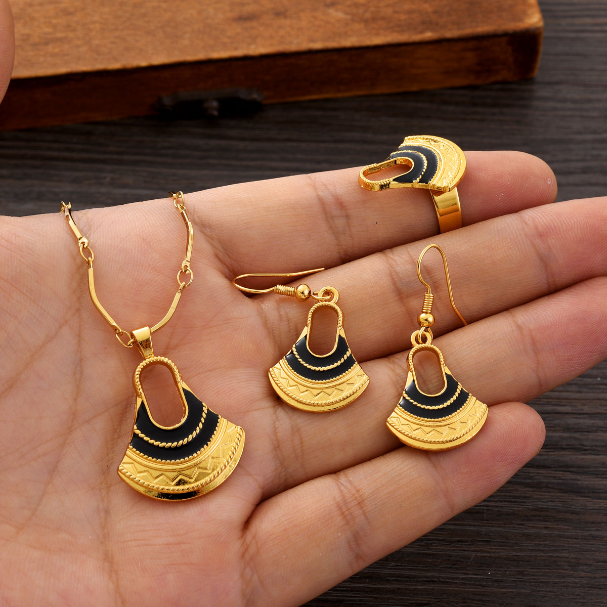 Women Accessories Png - ファッション PNG ゴールドカラー ジュエリーセット 女性用 ガールズ