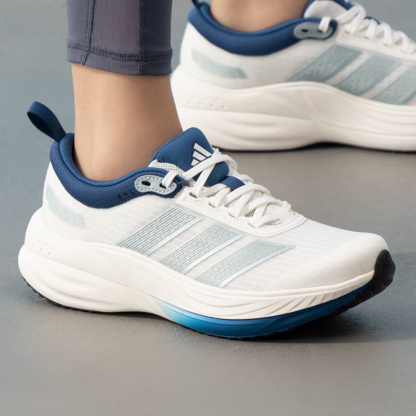 アディダス CUSHION HALO ランニングシューズ メ - Women'S Accessories Adidas のレビューと価格
