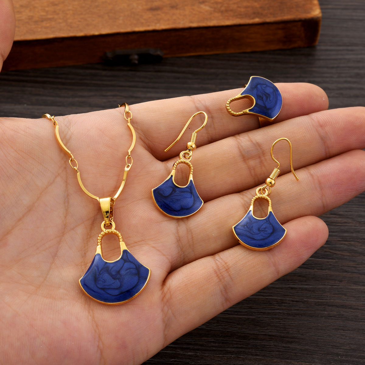 ファッション PNG ゴールドカラー ジュエリーセット 女性 - Women Accessories Png のレビューと価格